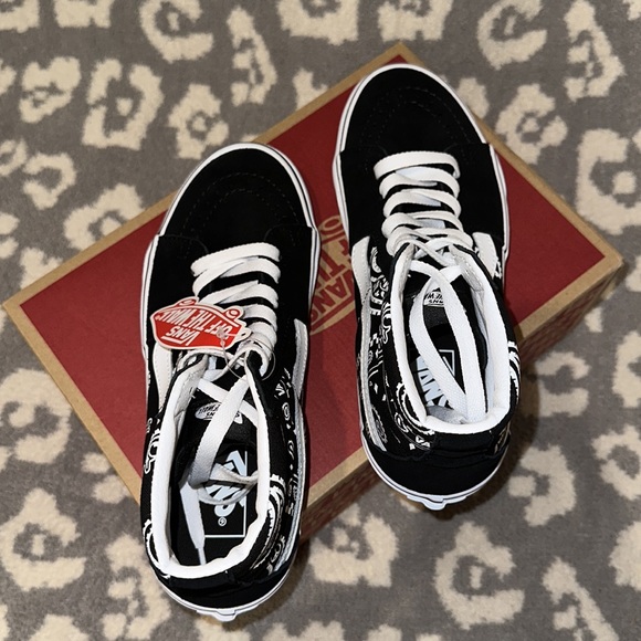 New Sk8-Hi Vans in Peace ☮️ Paisley - Picture 7 of 17